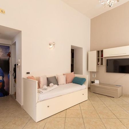 Apartment With Sea View With 2 Lifts Above Montesanto! Неаполь Экстерьер фото