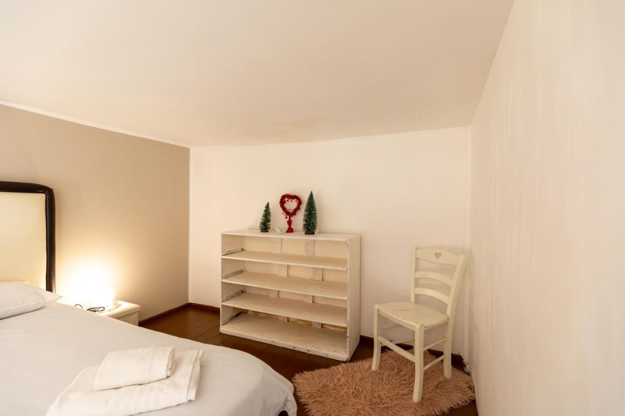 Apartment With Sea View With 2 Lifts Above Montesanto! Неаполь Экстерьер фото