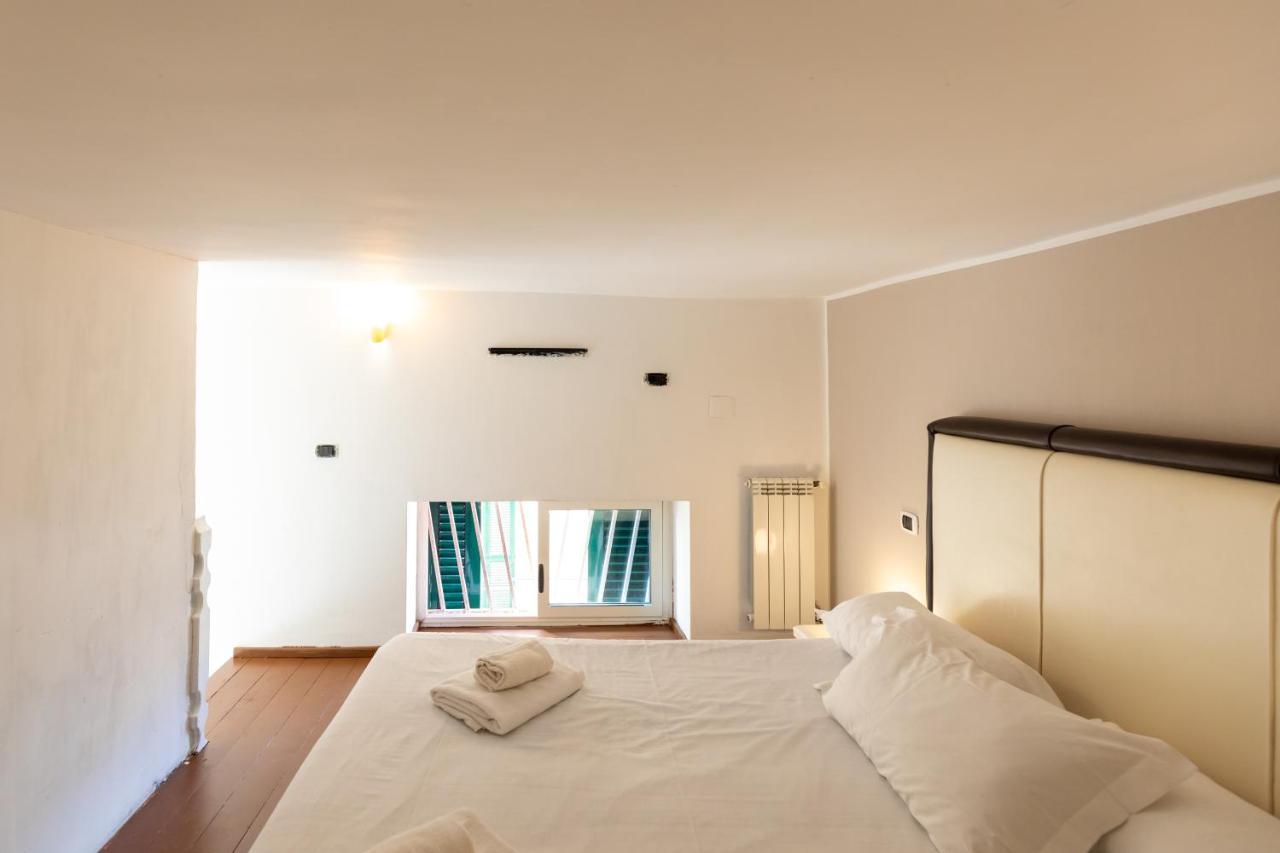 Apartment With Sea View With 2 Lifts Above Montesanto! Неаполь Экстерьер фото