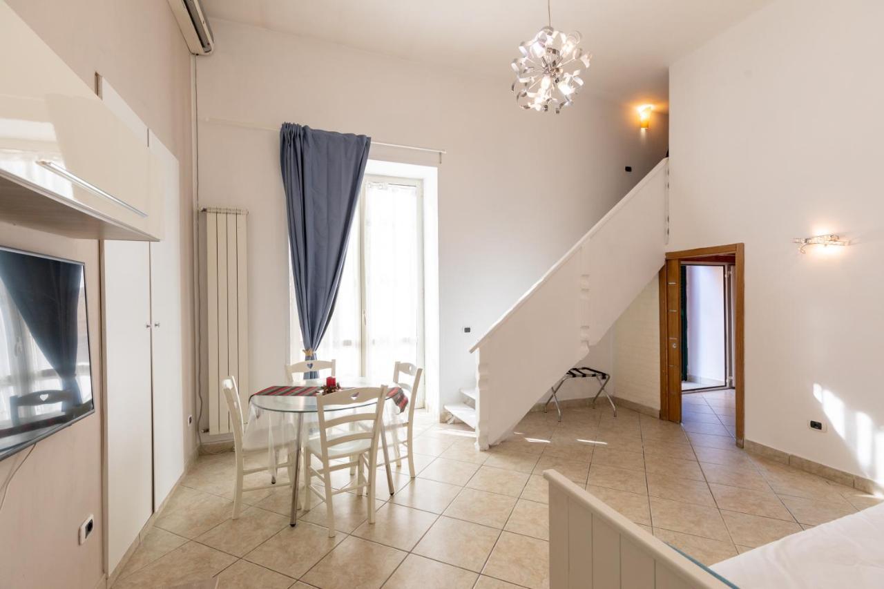 Apartment With Sea View With 2 Lifts Above Montesanto! Неаполь Экстерьер фото